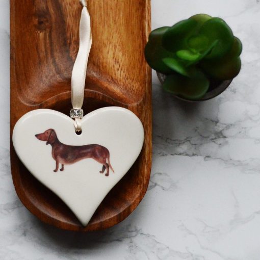 DIMBLEBY CERAMICS HEART SMOOTH BROWN DACHSHUND