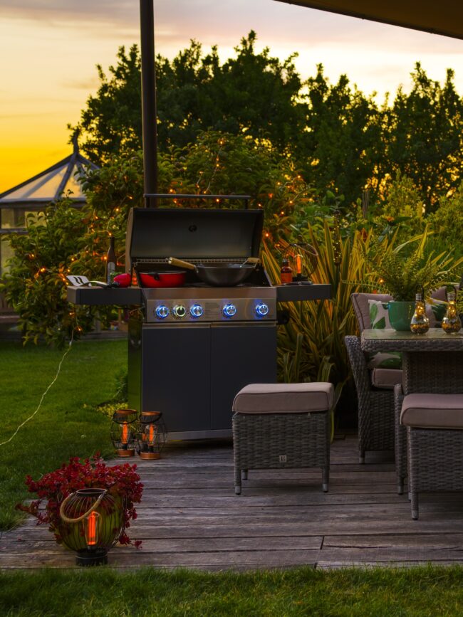 GRILLSTREAM CLASSIC 4 BURNER HYBRID GAS BBQ WITH SIDE BURNER